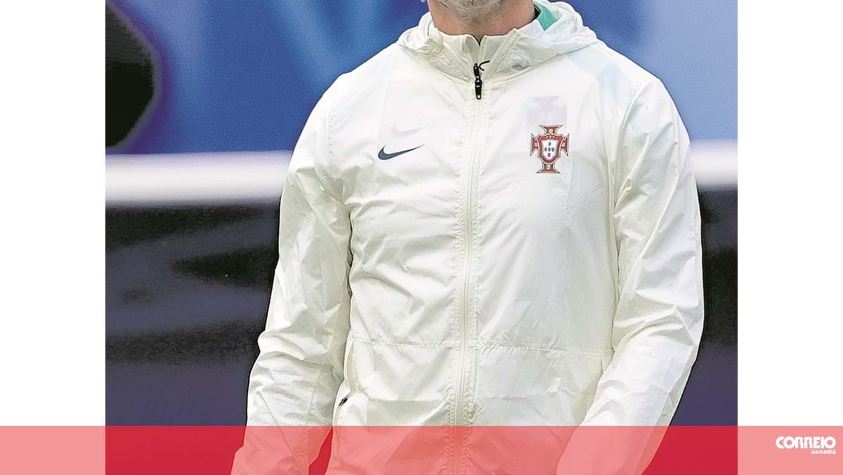 Roberto Martínez leva camisas até ao jogo da final – Euro2024