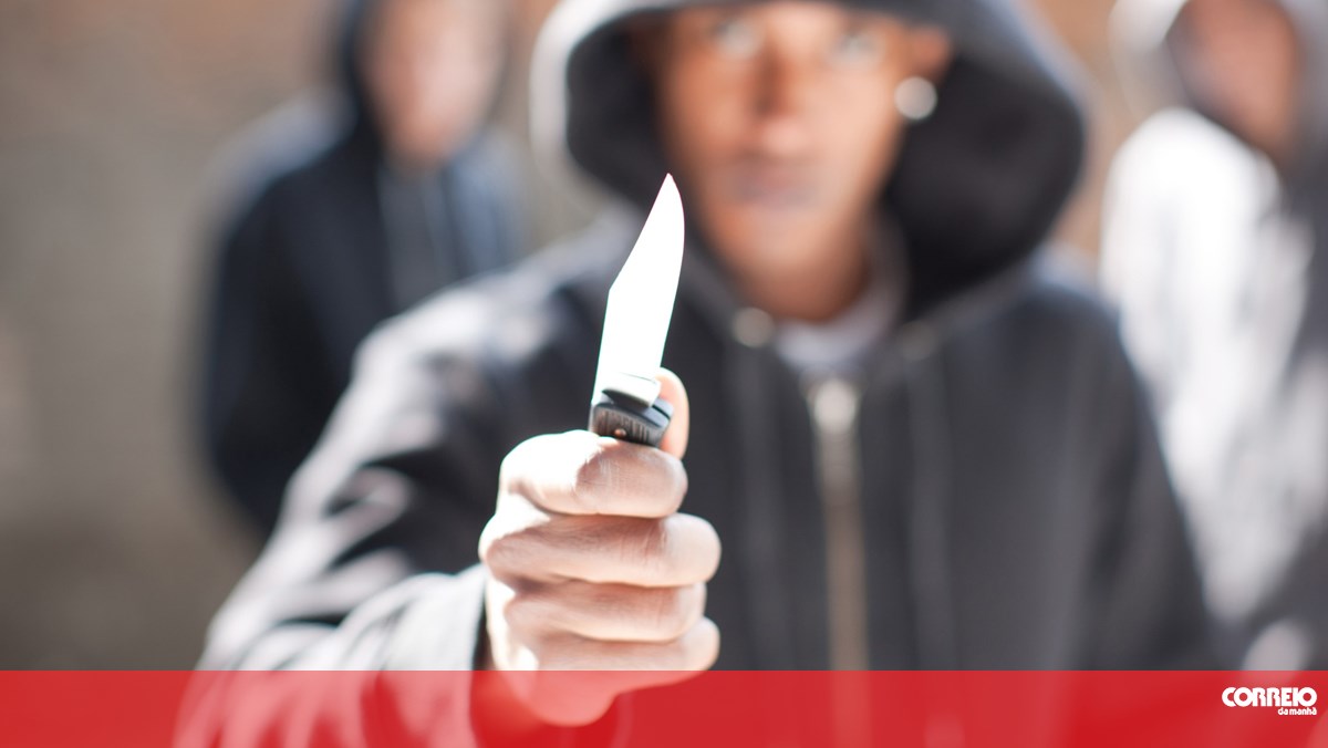 Jovem esfaqueado 11 vezes em guerra por rapariga – Portugal
