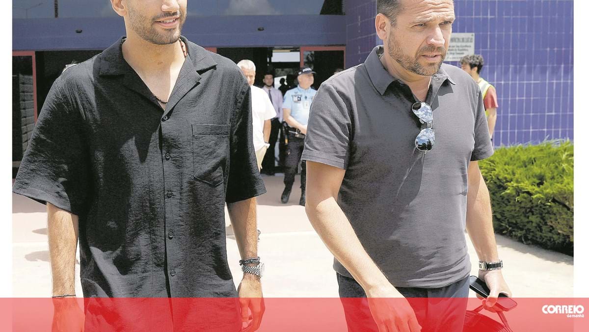 Pavlidis em Lisboa para assinar por cinco épocas com o Benfica