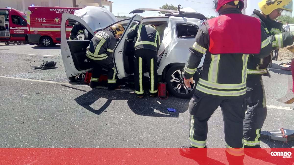 Três feridos em colisão em Albufeira