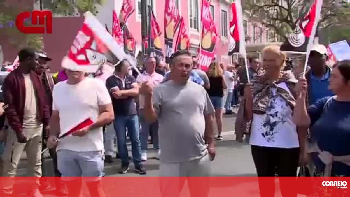 Trabalhadores da administração local e regional manifestam-se por subida nos salários