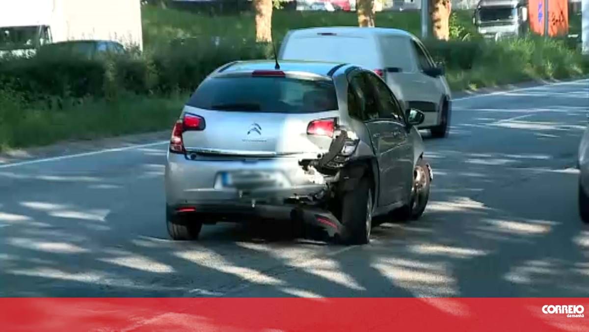 Dois carros danificados em perseguição com tiros no Porto em plena luz do dia