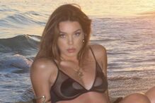 Isabela Cardinali deslumbra de biquíni