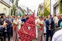 Rúben Pacheco Correia emocionou-se ao entregar a bandeira ao próximo mordomo