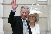 Carlos e Camila Parker Bowles no dia do casamento