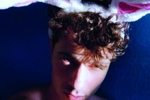 José Castelo Branco e Brunny Fernandes têm mantido algumas conversas públicas nas redes sociais desde 2020, muitas delas de cariz sexual. O cantor e historiador que agora vive na Alemanha, admite que passou férias com familiares do ‘Conde’, mas não conseguiu desmentir que mantém uma relação amorosa com o marchand d’art 