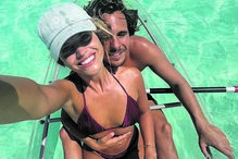 A atriz e o atleta profissional de surf vivem momentos felizes na sua relação