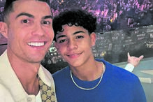 Cristiano Ronaldo com o filho mais velho que fez 14 anos