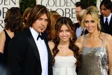 Billy Ray com a filha Miley e a mãe desta, Tish