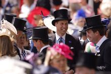 O príncipe William muito sorridente