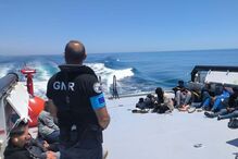 GNR salva 16 migrantes