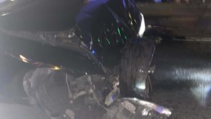 Quatro feridos em colisão entre carro e mota em Alfragide