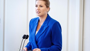 Primeira-ministra da Dinamarca sofre traumatismo craniano após ataque em Copenhaga