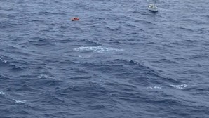 Marinha coordena resgate de quatro tripulantes em veleiro com bandeira francesa