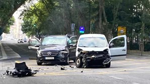 Três feridos em colisão na Avenida da Liberdade em Lisboa