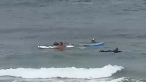 Alemão resgatado do mar por nadador-salvador com apoio de surfistas em Ovar