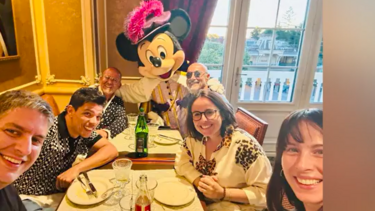 Manuel Luís Goucha viaja com amigos para Paris 