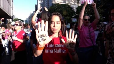 Brasileiras voltam às ruas contra proposta para equiparar aborto a homicídio