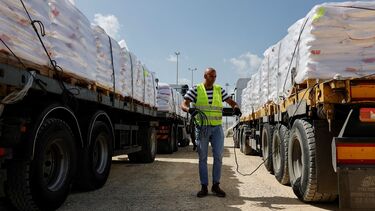 Benjamin Netanyahu trava ajuda em Gaza anunciada pelo Exército