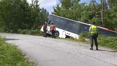 Autocarro despista-se na Póvoa de Lanhoso. Motorista ficou ferido