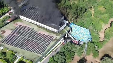Imagens de drone mostram incêndio em fábrica de produtos hortícolas no Marco de Canaveses