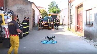 Bombeiros realizam buscas após colapso de teto numa fábrica desativada em Alcanena