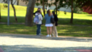 Três jovens detidos por 15 roubos a estudantes no Porto
