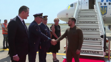Zelensky chega a Bruxelas para assinar acordos de segurança e encontrar-se com o chefe da NATO