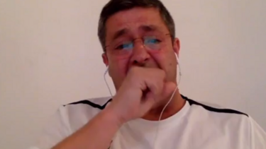 Fernando Mendes muito emocionado e em lágrimas: "O Manuel Fernandes foi mais do que meu pai"