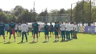Seleção portuguesa presta homenagem a Manuel Fernandes em Marienfeld