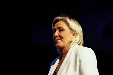 Marine Le Pen condenada a quatro anos de prisão. Dois anos em domiciliária e dois com pena suspensa