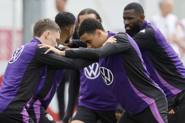 Incidente ocorreu durante um treino realizado esta semana. Adjunto de Julian Nagelsmann teve de separar jogadores