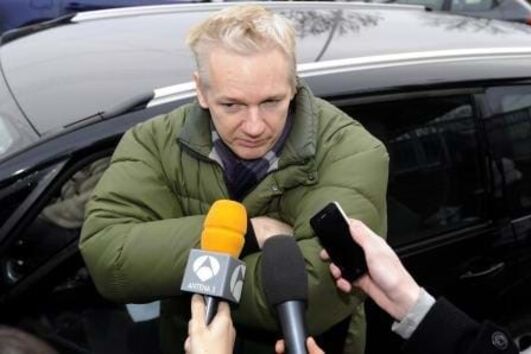 Julian Assange, 2010