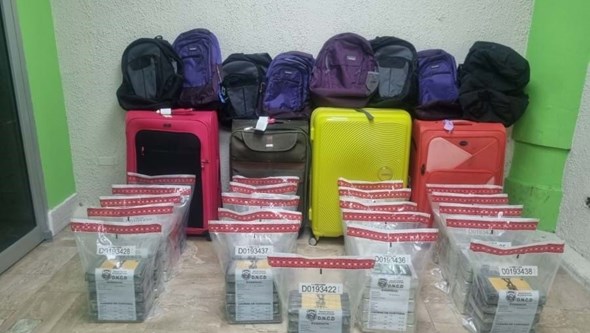 Turistas portugueses escondiam 104 pacotes de cocaína nas malas de viagem na Republica Dominicana