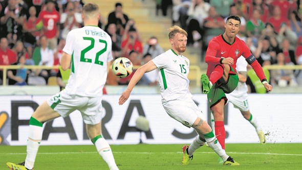D. Cristiano Ronaldo de Aveiro: Portugal vence Irlanda com bis do capitão
