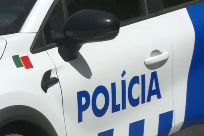 Homem morto a tiro na própria mercearia no Feijó em Almada. Mulher e filhas menores assistiram a tudo