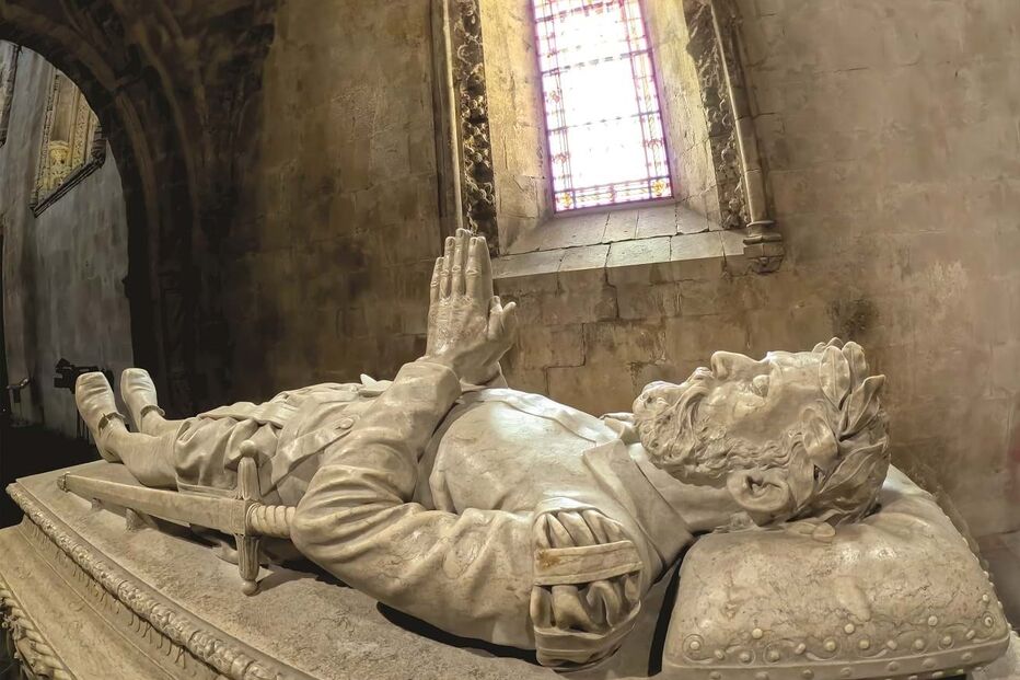 Túmulo de Luís de Camões, na igreja do Mosteiro dos Jerónimos, em Lisboa