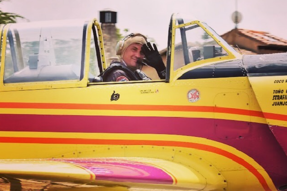 O momento em que aeronave se despenha durante demonstração aérea no Airshow de Beja