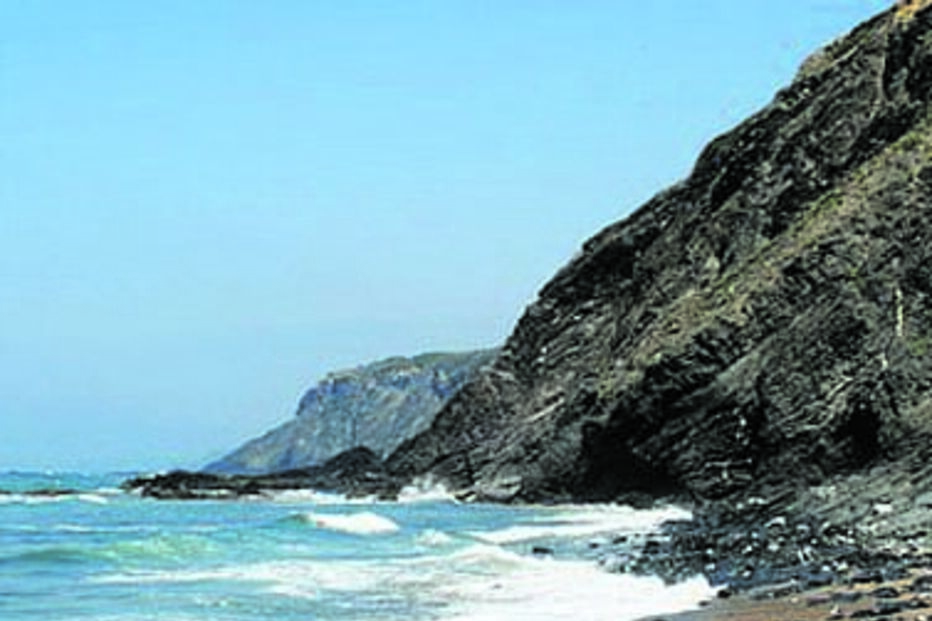 Buscas junto à pra da Barradinha, em Aljezur