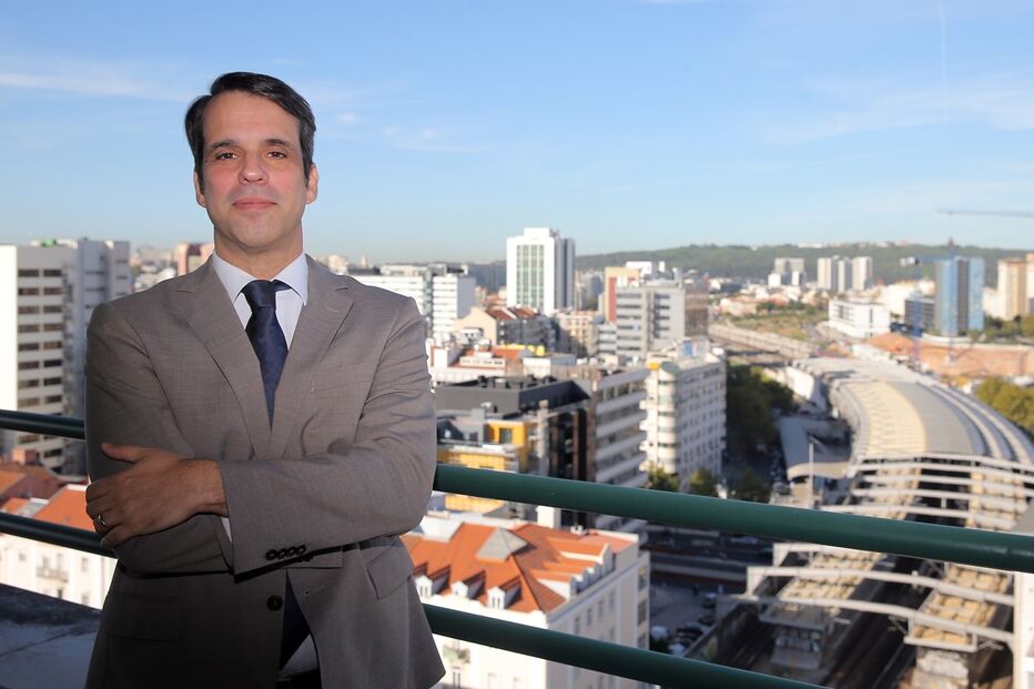 Imagem Bola na abertura Filipe Santos Costa  48906265.jpg (21539546) (Milenium)