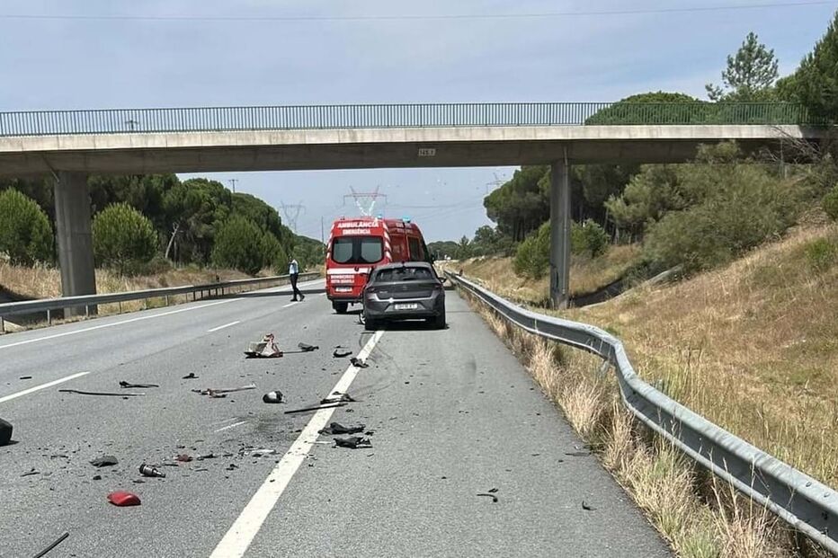Colisão provoca três feridos em Grândola
