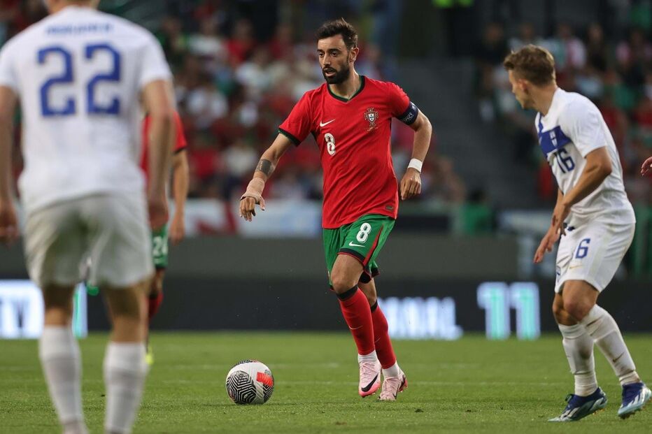 Bruno Fernandes em ação no jogo com a Finlândia, no qual marcou dois golos  
