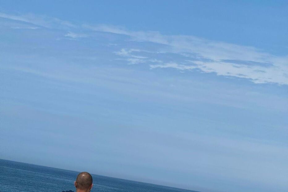 Luís Montenegro a jogar vólei na praia