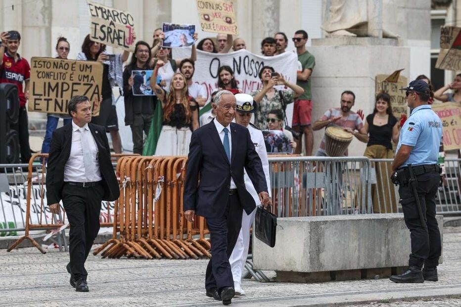 Marcelo Rebelo de Sousa dirige-se 