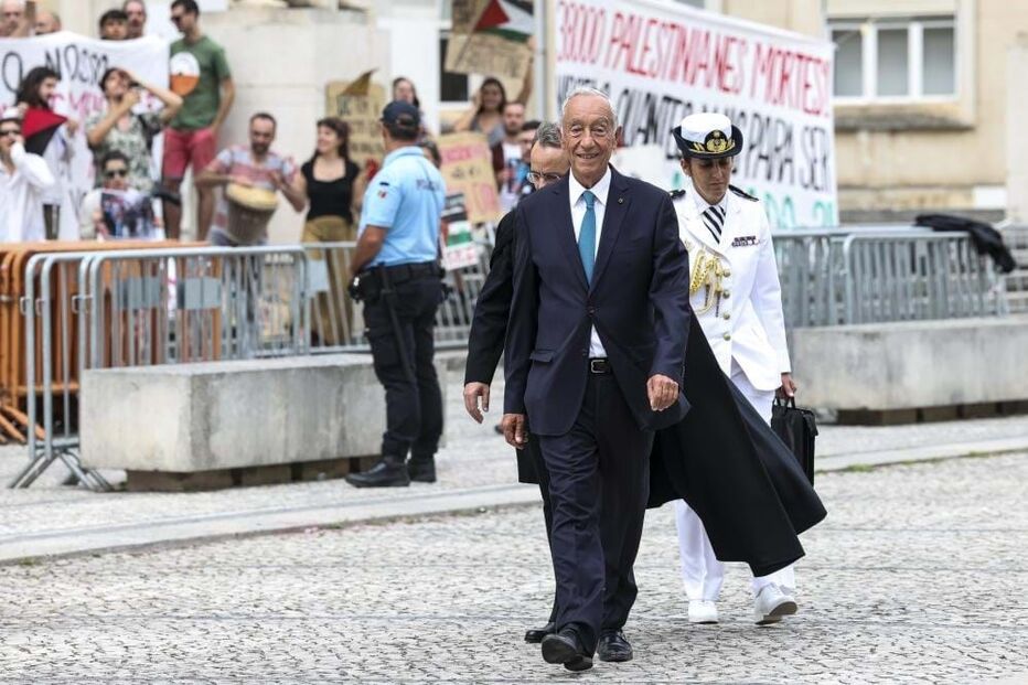 Marcelo Rebelo de Sousa dirige-se 