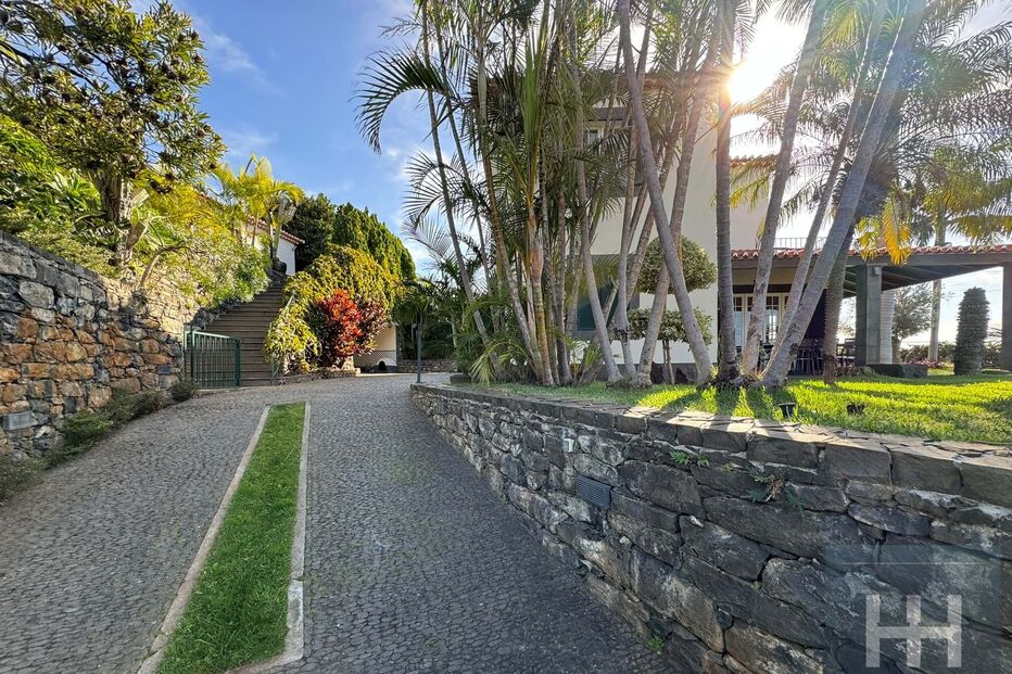 Eric Clapton compra casa na Madeira por 1,5 milhões de euros