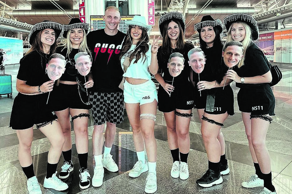 Grupo com Nuno Santos no Aeroporto de Lisboa