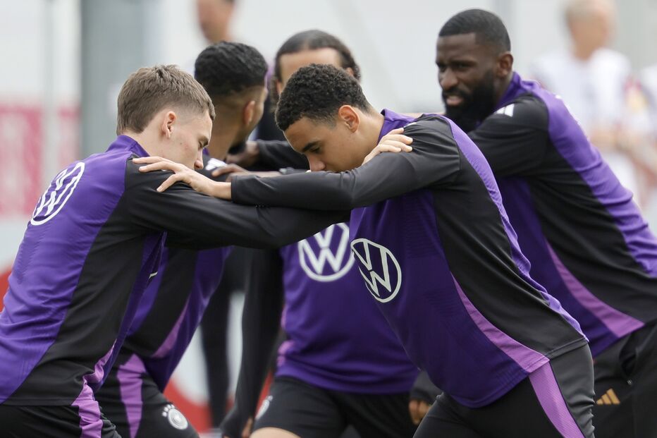 Incidente ocorreu durante um treino realizado esta semana. Adjunto de Julian Nagelsmann teve de separar jogadores