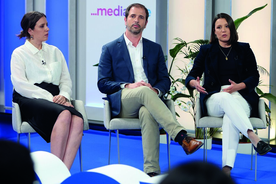 Rosário Castro (diretora da ‘Máxima’), Nuno Tiago Pinto (diretor da ‘Sábado’) e Diana Ramos (diretora do ‘Negócios’)