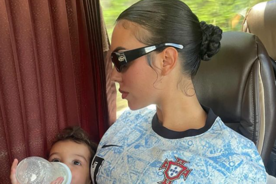 Georgina Rodríguez com o filha 